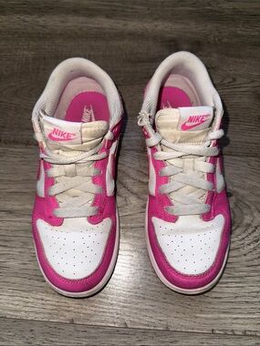 Nike Kids White and Pink Low-Top Sneakers